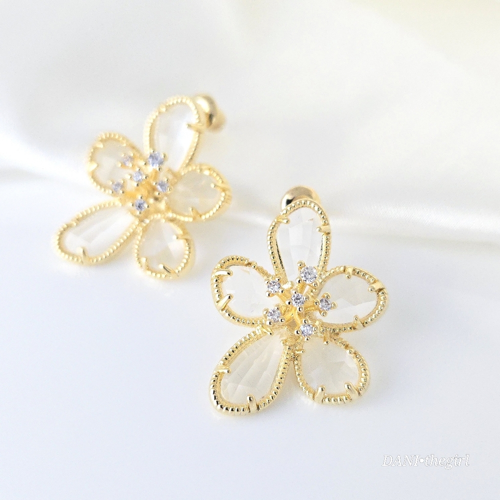 14K Gold CZ Diamond Flower Stud Statement Earrings - Picture 2 of 9